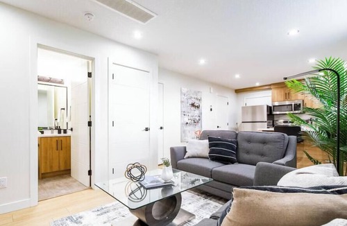 Jasper Place Apartment | Modern Haven - Queen Bed - Wifi - Near Rogers and WEM!