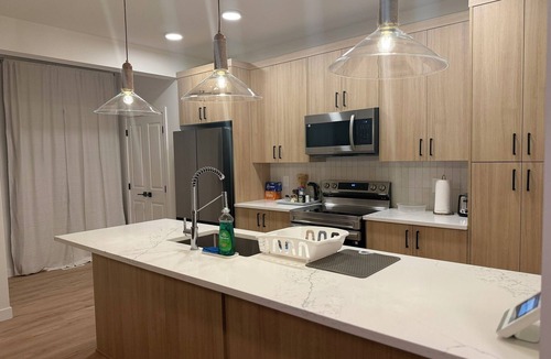 Northwest Edmonton House | Modern Haven Retreat |3BR|2.5Bath|12min to WEM|10min to Big Lake &Lois Hole Park
