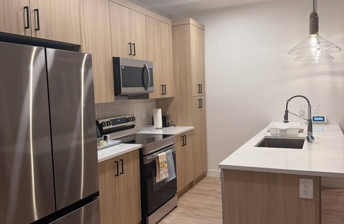 Northwest Edmonton House | Modern Haven Retreat |3BR|2.5Bath|12min to WEM|10min to Big Lake &Lois Hole Park