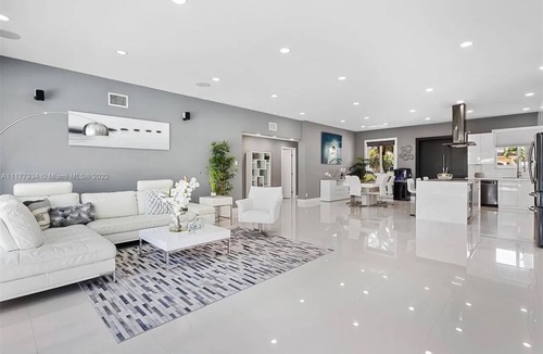 Pompano Isles House | Modern - Heated pool - intercostal views