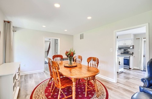 Woodbine House | Modern Hideaway Retreat in Woodbine!