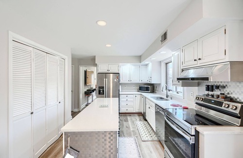 Woodbine House | Modern Hideaway Retreat in Woodbine!