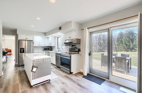 Woodbine House | Modern Hideaway Retreat in Woodbine!