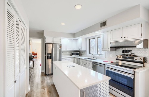 Woodbine House | Modern Hideaway Retreat in Woodbine!