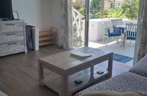 Welches House | Modern, high standard, 100 metres to beach, short walk to Oistins