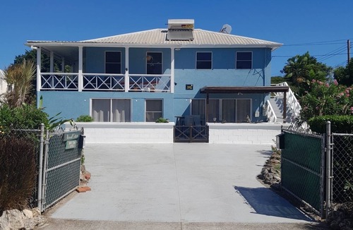 Welches House | Modern, high standard, 100 metres to beach, short walk to Oistins