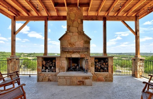 West Cave Estates House | Modern Hill Country Retreat