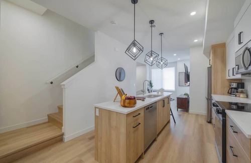 Hillhurst House | Modern Hillhurst Home, Rooftop Patio & 2 King Beds