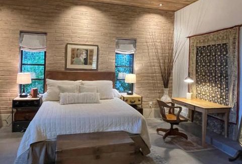 West University House | Modern historic downtown King suite 600 sq ft