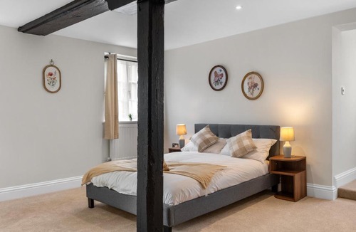 Godalming Apartment | Modern & Historic Duplex Flat Riverside