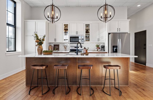 Williamsburg Apartment | Modern + Historic: "Evans Suite" Luxury Loft Overlooking Charming DT