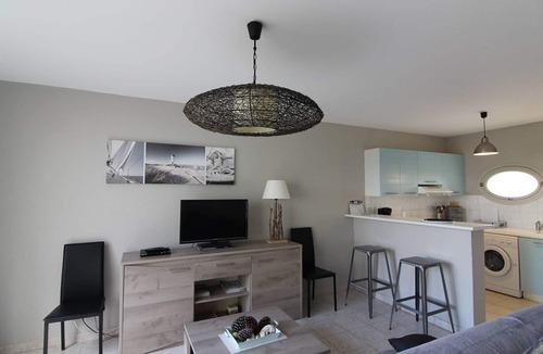 La Cotiniere House | Modern house in Saint-Pierre-d'Oléron with garden, near port and beaches, sleeps 4