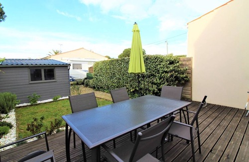 La Cotiniere House | Modern house in Saint-Pierre-d'Oléron with garden, near port and beaches, sleeps 4