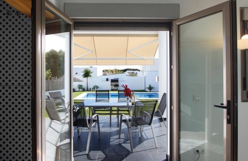 Los Canos de Meca House | Modern holiday home with private pool in los Caños de Meca