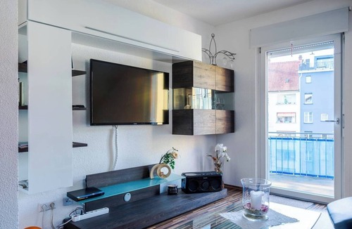 Altstadt Apartment | Modern Holiday Apartment "Konstanz City im Paradies" with Wi-Fi and Balcony