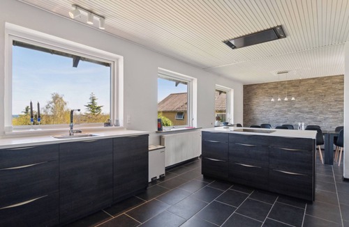 Sandkaas Villa | Modern holiday home with sea view in Tejn