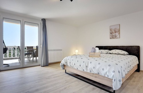 Galizana Apartment | Modern holiday flat with balcony, BBQ, WLAN, air conditioning
