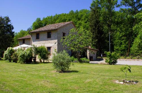 Piegaro House | Modern Holiday Home in Pietrafitta Umbria with Garden