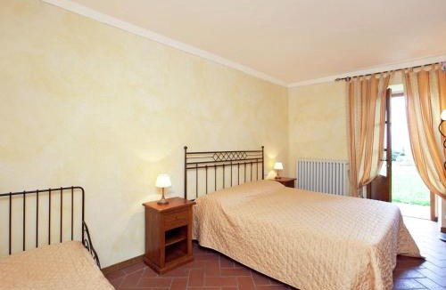 Loro Ciuffenna House | Modern Holiday Home in Loro Ciuffenna with Pool