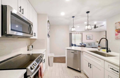 Gainesville House | Modern Home ~10 mins to UF w/Pool & Private Yard