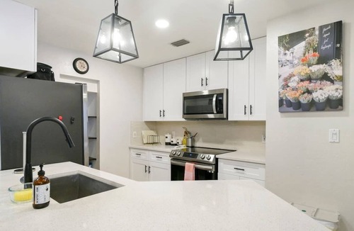 Gainesville House | Modern Home ~10 mins to UF w/Pool & Private Yard