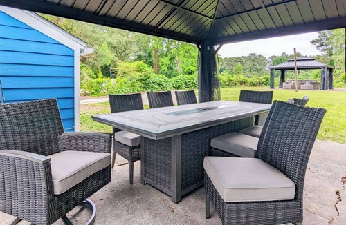 Candler-McAfee House | Modern Home 2 Firepits w/Dining