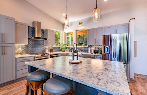 Angel Fire House | Modern Home,3 king beds w/bathrms, gourmet kitchen, stunning views, quiet area