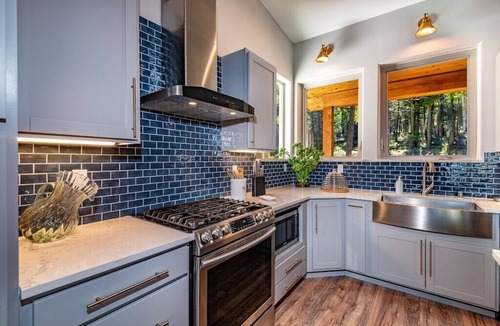 Angel Fire House | Modern Home,3 king beds w/bathrms, gourmet kitchen, stunning views, quiet area