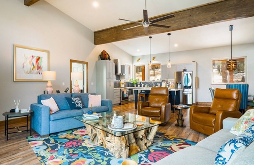 Angel Fire House | Modern Home,3 king beds w/bathrms, gourmet kitchen, stunning views, quiet area
