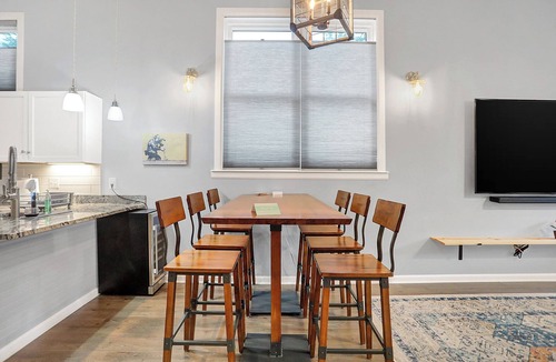 Indianapolis House | Modern Home 3 King Beds 85" TV EV Charger Near Downtown
