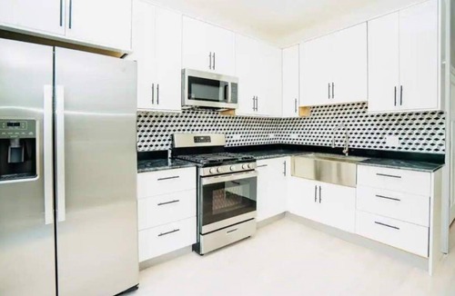 North Lawndale House | MODERN HOME: 4BD & 3 FULL BATHS, WFH Setup, Public Transit, 15 Mins to Downtown!