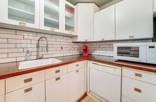 Renton Condo | Modern Home Between Seattle, Tacoma & SEA Airport