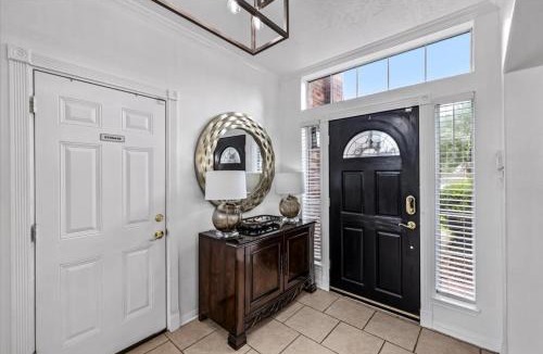 Bacliff House | Modern home, Central to numerous activities