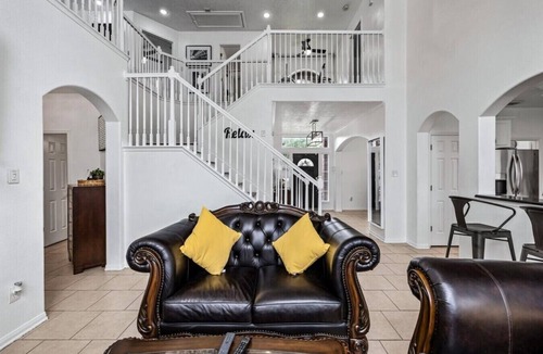 Bacliff House | Modern home, Central to numerous activities!