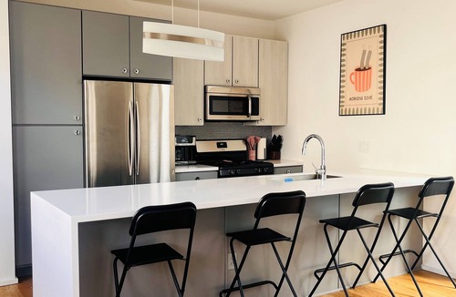 Windsor Park House | Modern Home in Historic Neighborhood-10 MINUTE walk to Top Eats