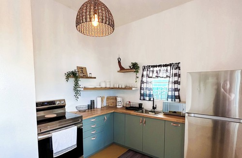 Monte Grande Apartment | Modern Home in Historic Downtown I Pet Friendly