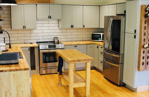Monroe House | Modern home on acreage + frisbee golf… 3-bedroom house with WiFi in Monroe