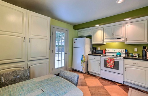 Sturgeon Bay House | Modern Home w/Backyard, 1 Mi to Dtwn Sturgeon Bay