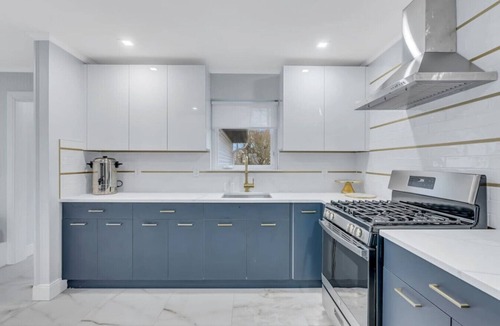 Tallman House | Modern Home w. Large Dining Area | Playset & WiFi