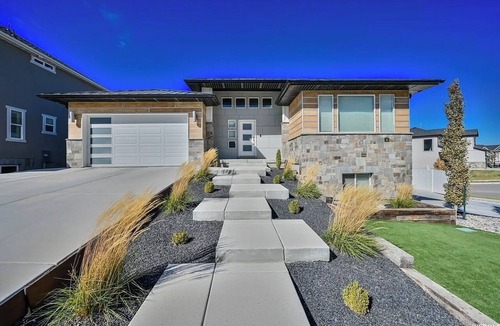 Bluffdale House | Modern Home with Beautiful Views!