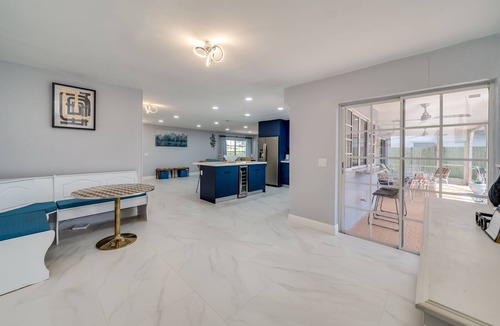 Sunrise House | MODERN HOME WITH HEATED POOL! CLOSE TO SAWGRASS MILLS MALL! FLEXIBLE CHECK IN