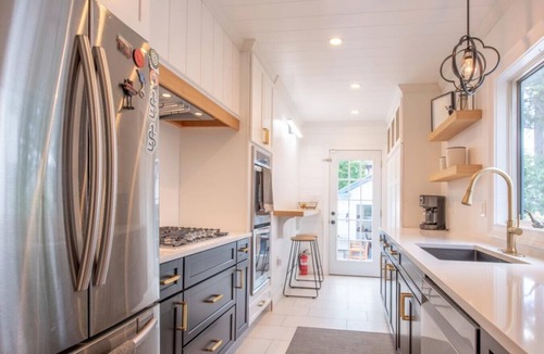 Highland Park House | Modern Home with Heated Pool near Rutgers, train to NYC