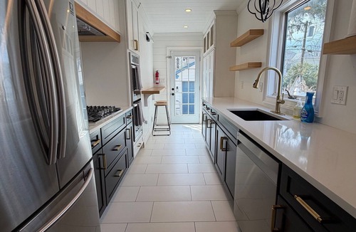 Highland Park House | Modern Home with Heated Pool near Rutgers, train to NYC