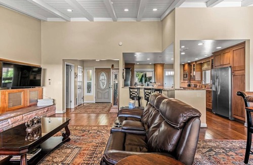 Eastside House | Modern home with ocean views, wood fireplace, & chef's kitchen - dog-friendly