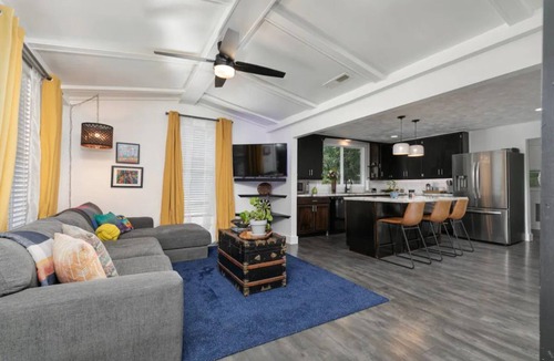 West Central House | Modern/Hot Tub/EV Chg/Office/Cannabis Friendly*