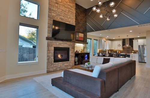 South Lamar House | Modern House 5 min from DT with Pool l Gym l Rooftop with DT View