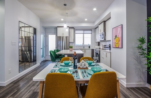 West Edmonton House | Modern House: AC|Garage|King Bed|Arcade|10m to WEM