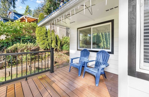 Gleneden Beach House | Modern house blocks from the beach near golfing and restaurants