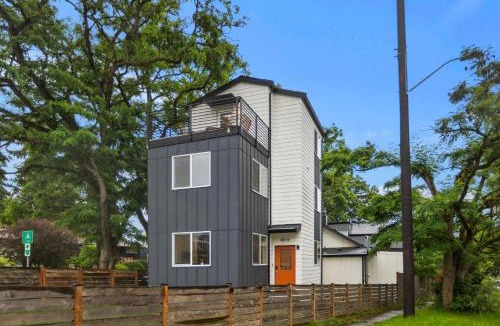 Mid-Beacon Hill House | Modern House in Seattle