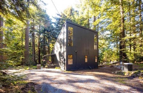 Occidental House | Modern House w. Fast Internet in 1 Acre Land